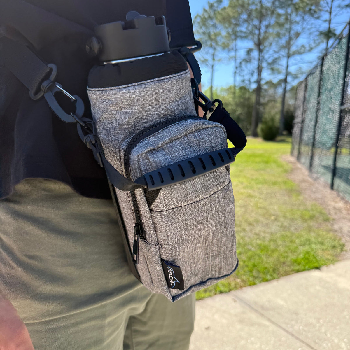 Family walking through the park gates, 40 oz bottle in a charcoal Hydro Carrier